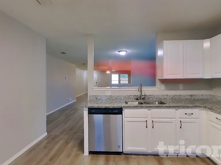 2328 White Oak Dr — Photo 7