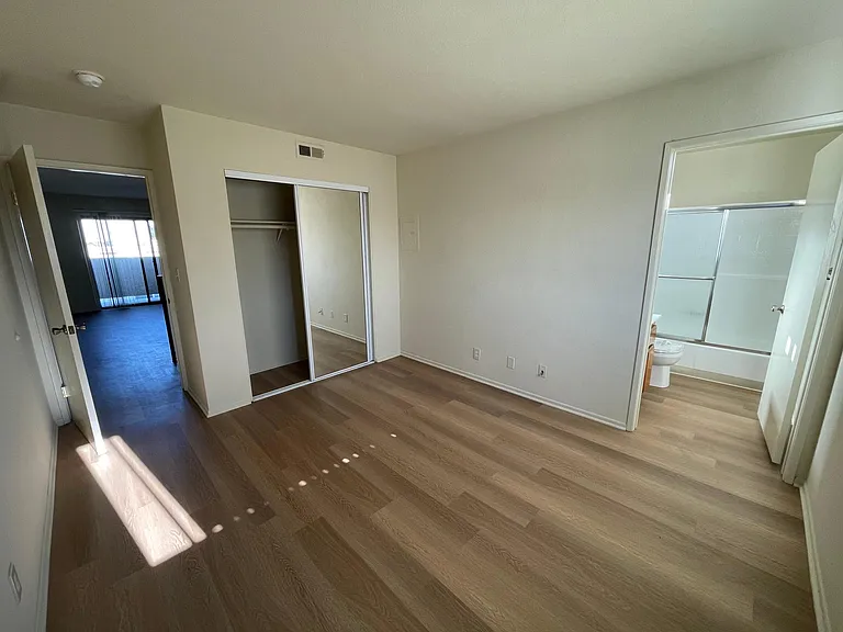 12736 Caswell Ave — Photo 9
