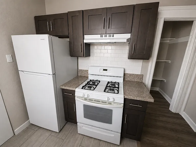145 E 36th Pl #B — Photo 5