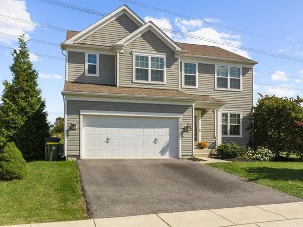 1435 Buck Hill Ln, Breinigsville, PA 18031