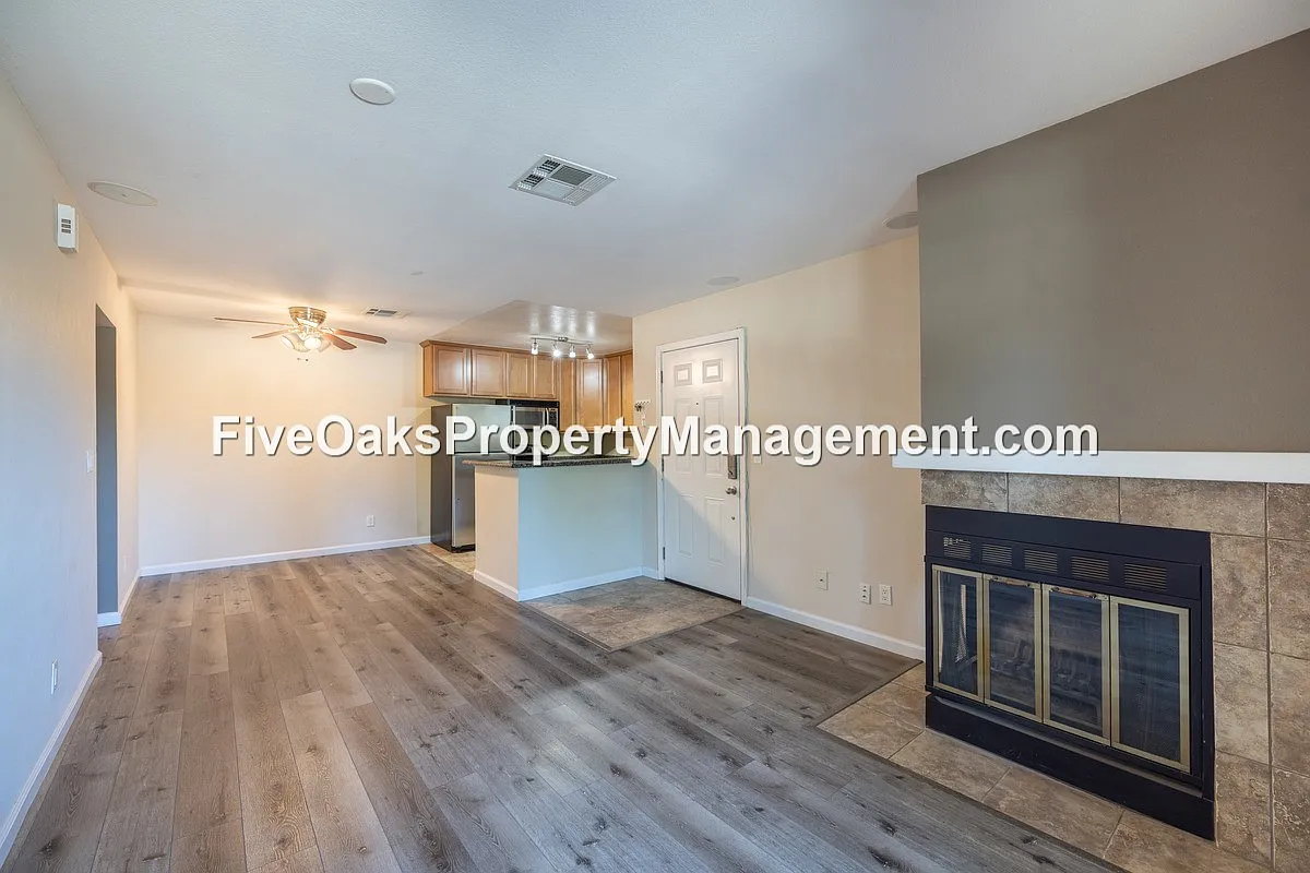 2 bed, 825 sqft, $1,595 — Photo 4