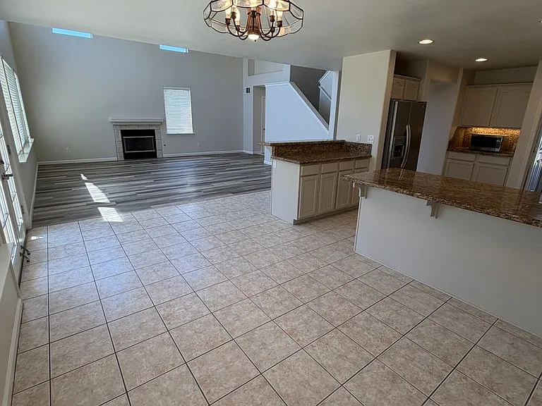 1810 Baylor Ln — Photo 6