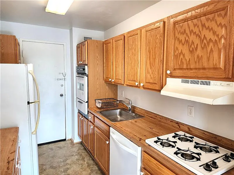 1 bed, 770 sqft, $2,100 — Photo 4