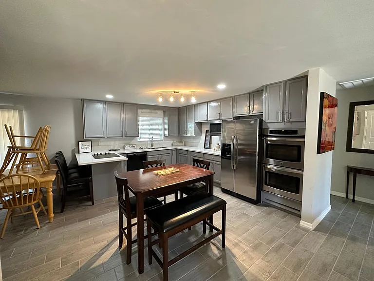 616 W 17th Pl — Photo 3