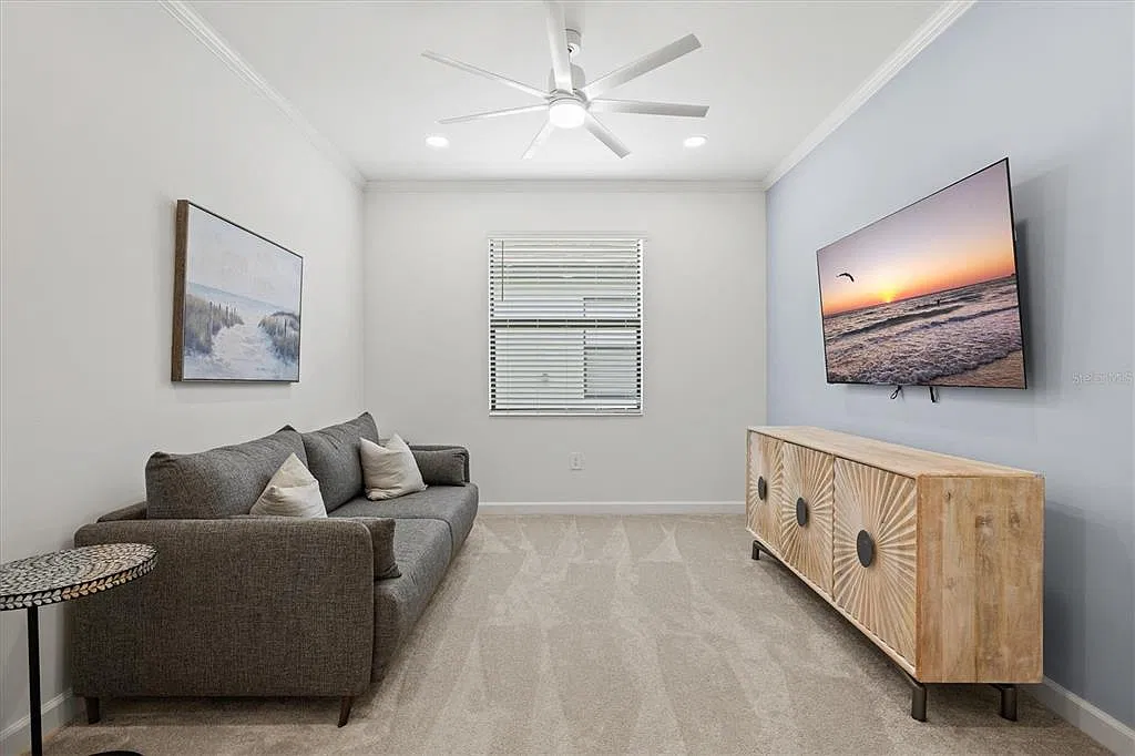3 bed, 3.0 bath, 2202 sqft, $4,200 — Photo 4