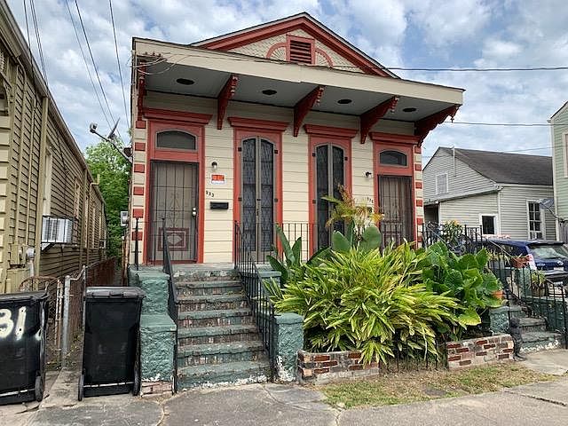 1st image of 933 N Lopez St