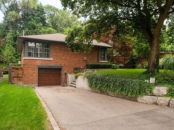 3rd image of 147 Thompson Ave