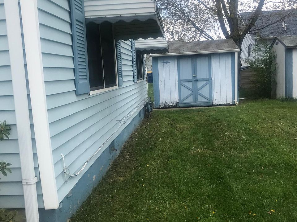2nd image of 105 Gordon Pl