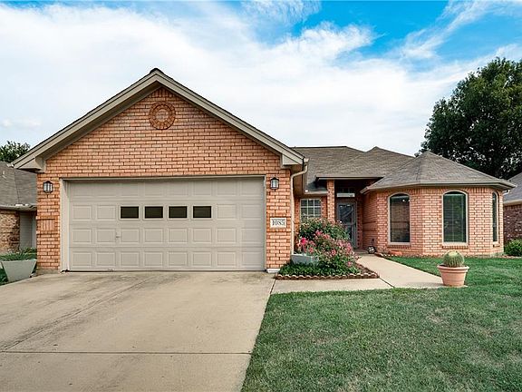 2nd image of 1085 Springwood Dr