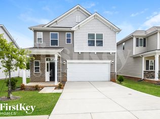 9317 Sloan Forest Dr, Charlotte, NC 28215