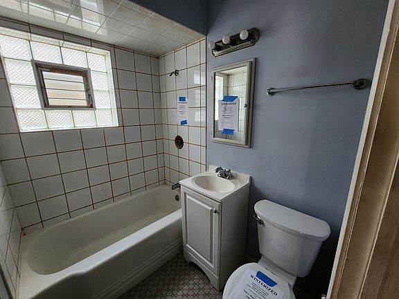 5th image of 9614 S Maplewood Ave