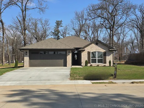 529 E Oak Tree Ave, Perkins, OK 74059