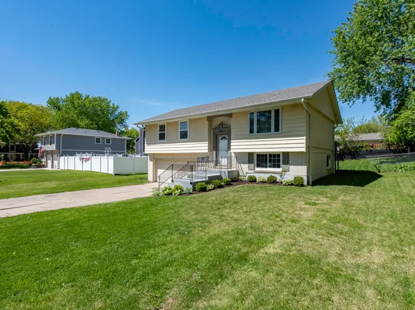 2308 Carriage Ln, Lindenhurst, IL 60046