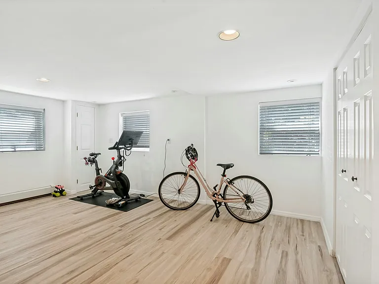 575 Washington Ave — Photo 33