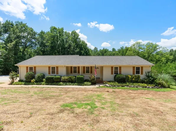 320 Bates View Dr, Travelers Rest, SC 29690