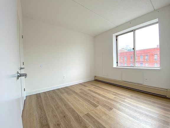 5th image of 304 W 117th St APT 5M