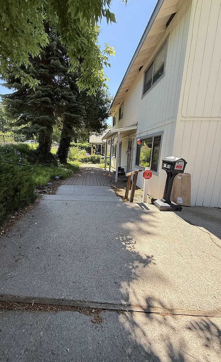 325 Alder St photo 1