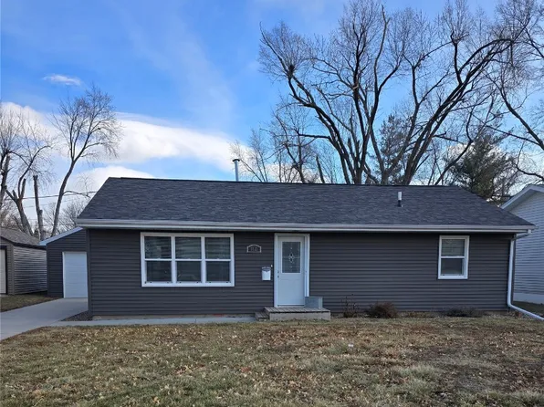 1121 24th St, Marion, IA 52302