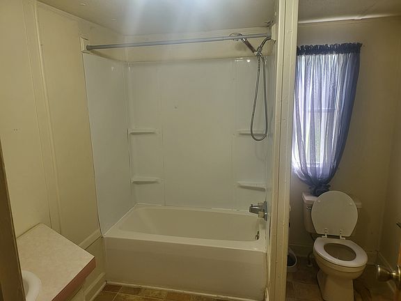 5th image of 313 Spring Dr