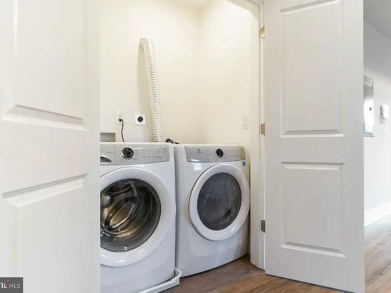 2101 E Huntingdon St #3 — Photo 8