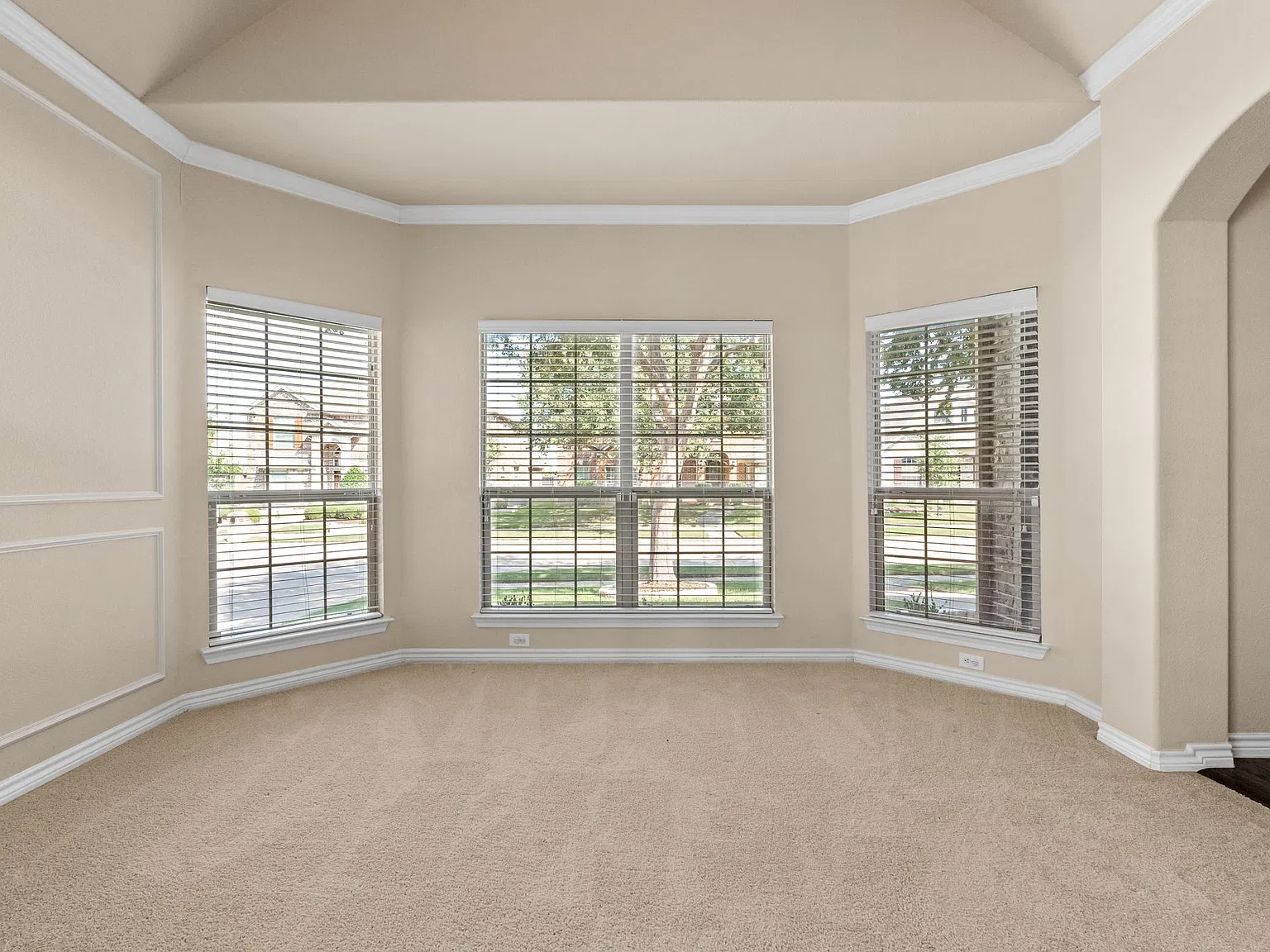 4 bed, 3540 sqft, $3,500 — Photo 2