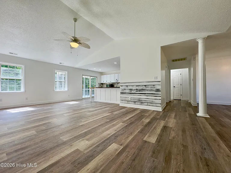 502 Worth Dr — Photo 15