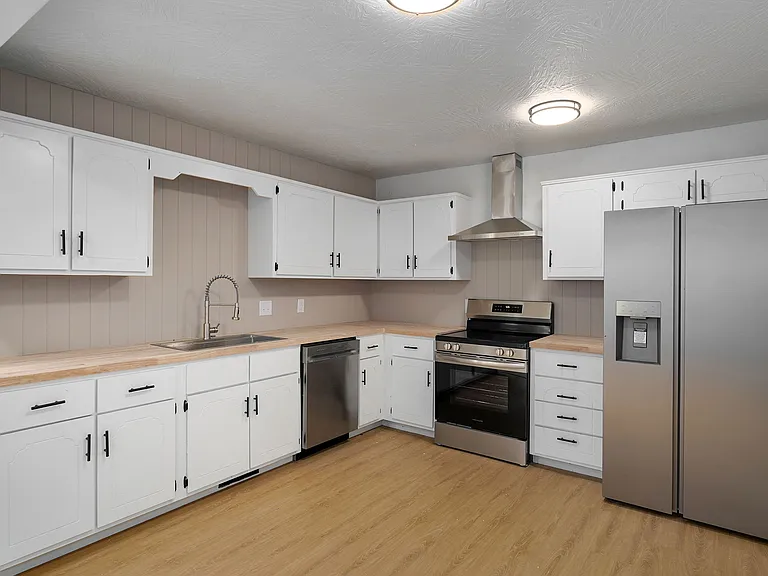 2023 E Battlefield Rd — Photo 23