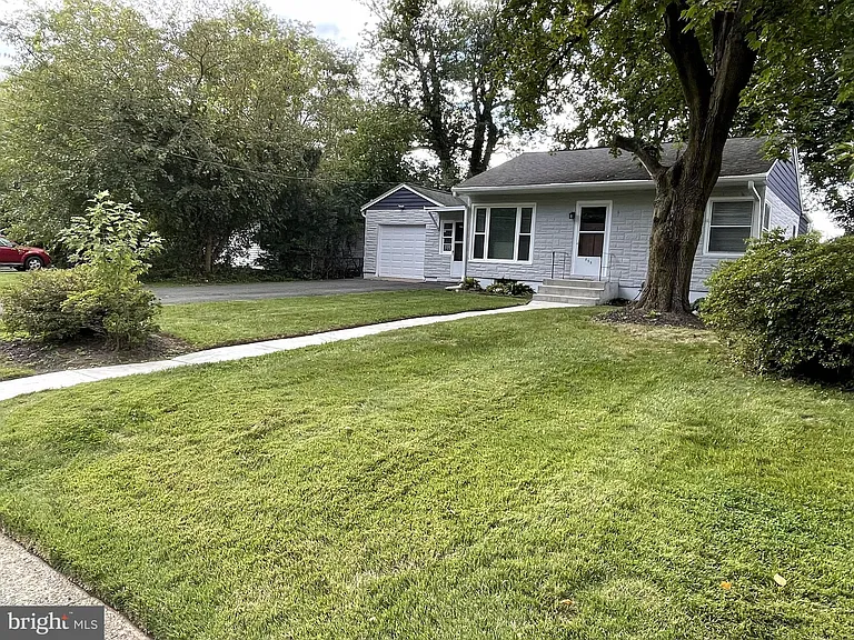 895 Lower Ferry Rd — Photo 2