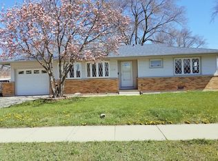 546 Landmeier Rd, Elk Grove Village, IL 60007
