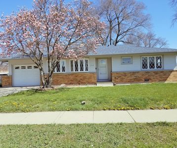546 Landmeier Rd, Elk Grove Village, IL, 60007