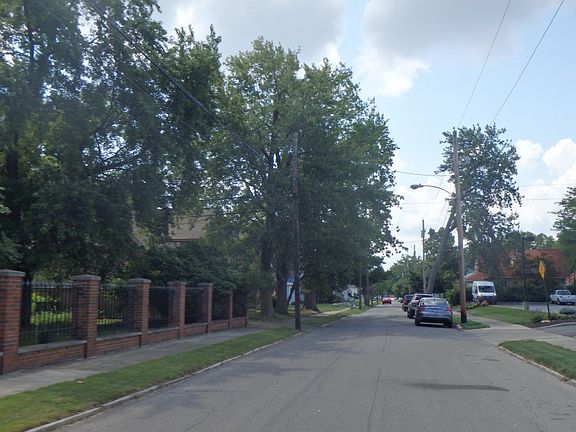 4th image of 226 Cummins Ave
