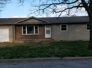 1204 Oak Ridge Dr, Aurora, MO 65605