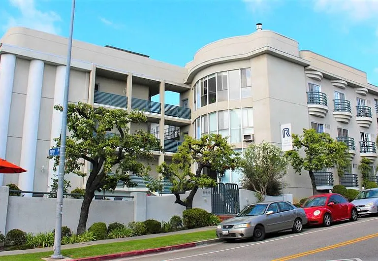 10905 Ohio Ave. — Photo 15