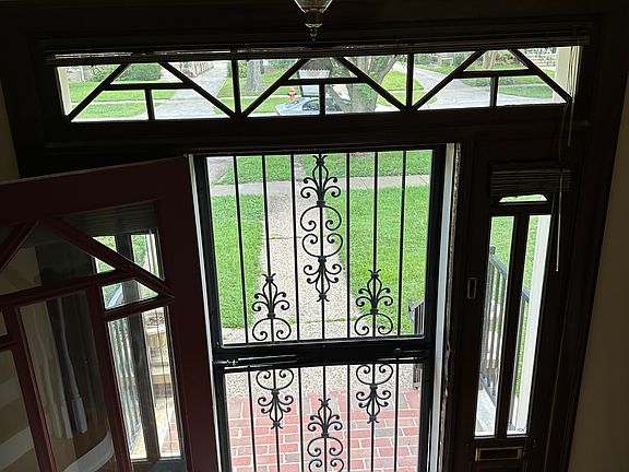 Foyer view of the front yard