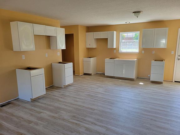 3rd image of 938 Columbus St
