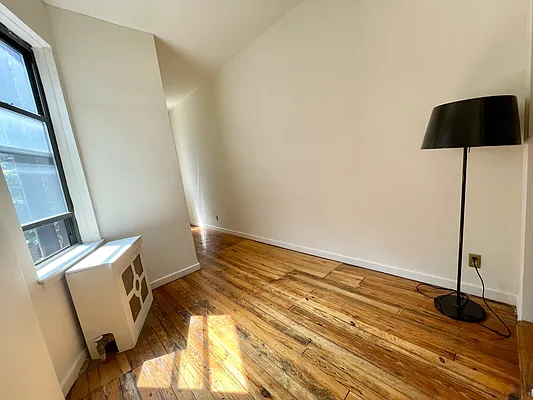 Rented by Compass | media 9