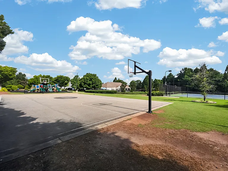 685 Highgrove Way — Photo 31