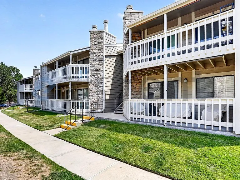 8225 Fairmount Dr — Photo 12