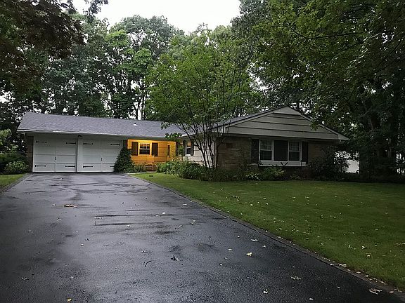 2nd image of 4 Spencer Ln