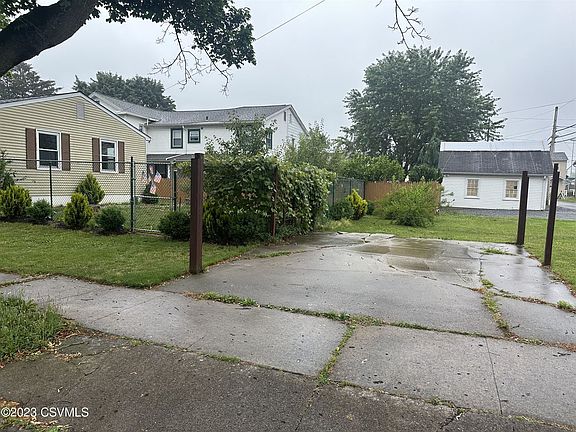 4th image of 242 Mowry St