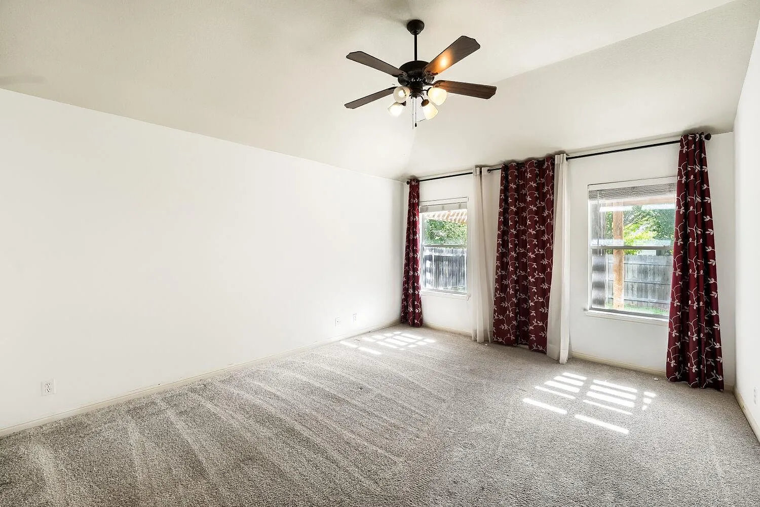 3 bed, 2.0 bath, 1705 sqft, $2,100 — Photo 4