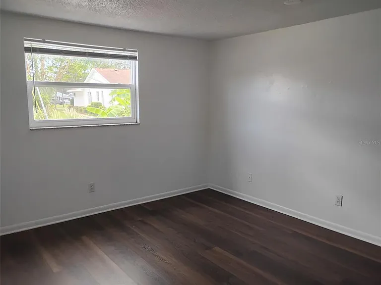 116 SW Jefferson Cir N — Photo 11