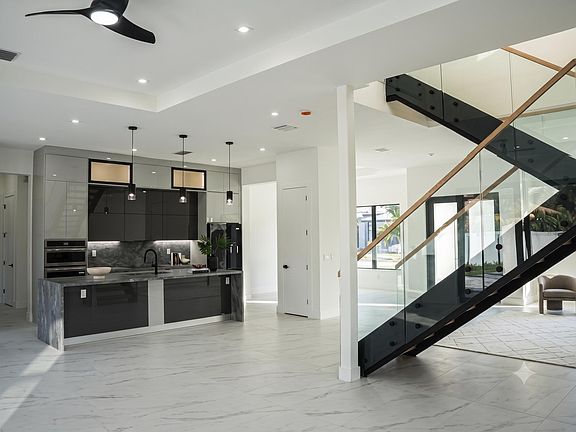 3rd image of 13044 DAVIE OAKS Drive
