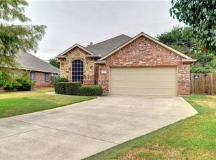 821 Chase Cir, Hurst, TX 76053