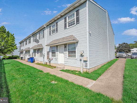 2nd image of 10103 Northeast Ave APT 7
