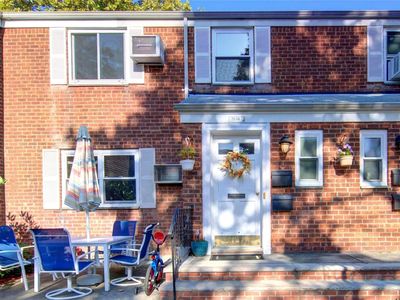 73-14 263rd Street 2nd Fl, Glen Oaks, NY, 11004