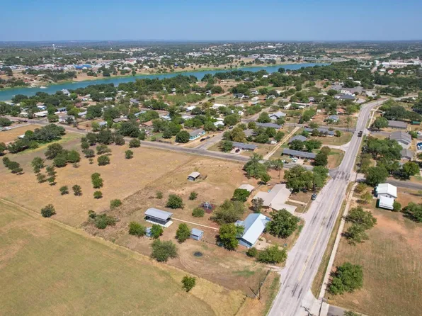 1207 W Haynie Street, Llano, TX 78643