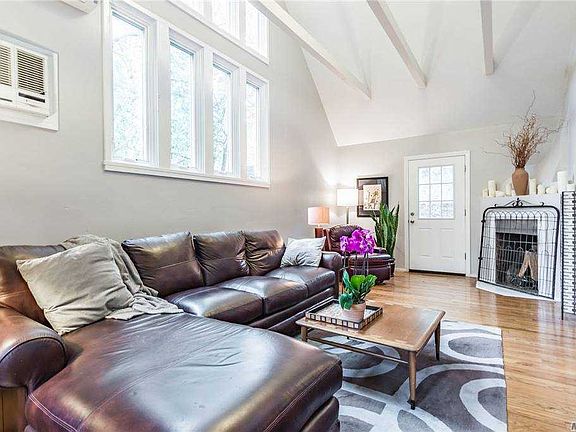 3rd image of 33 Parkview Ter