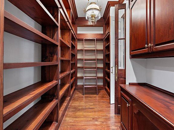 5th image of 2205 E 3rd St