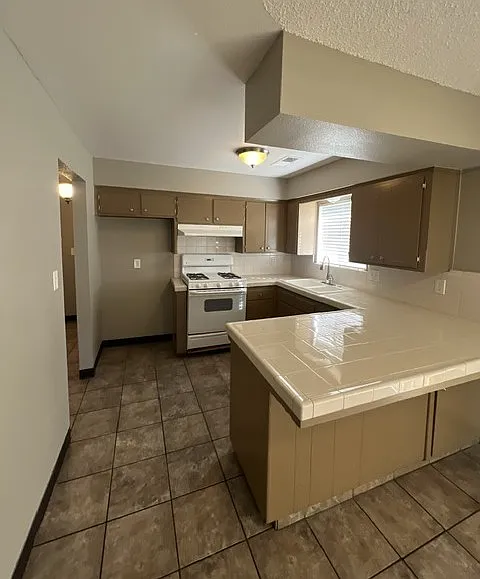 2 bed, $1,350 — Photo 4